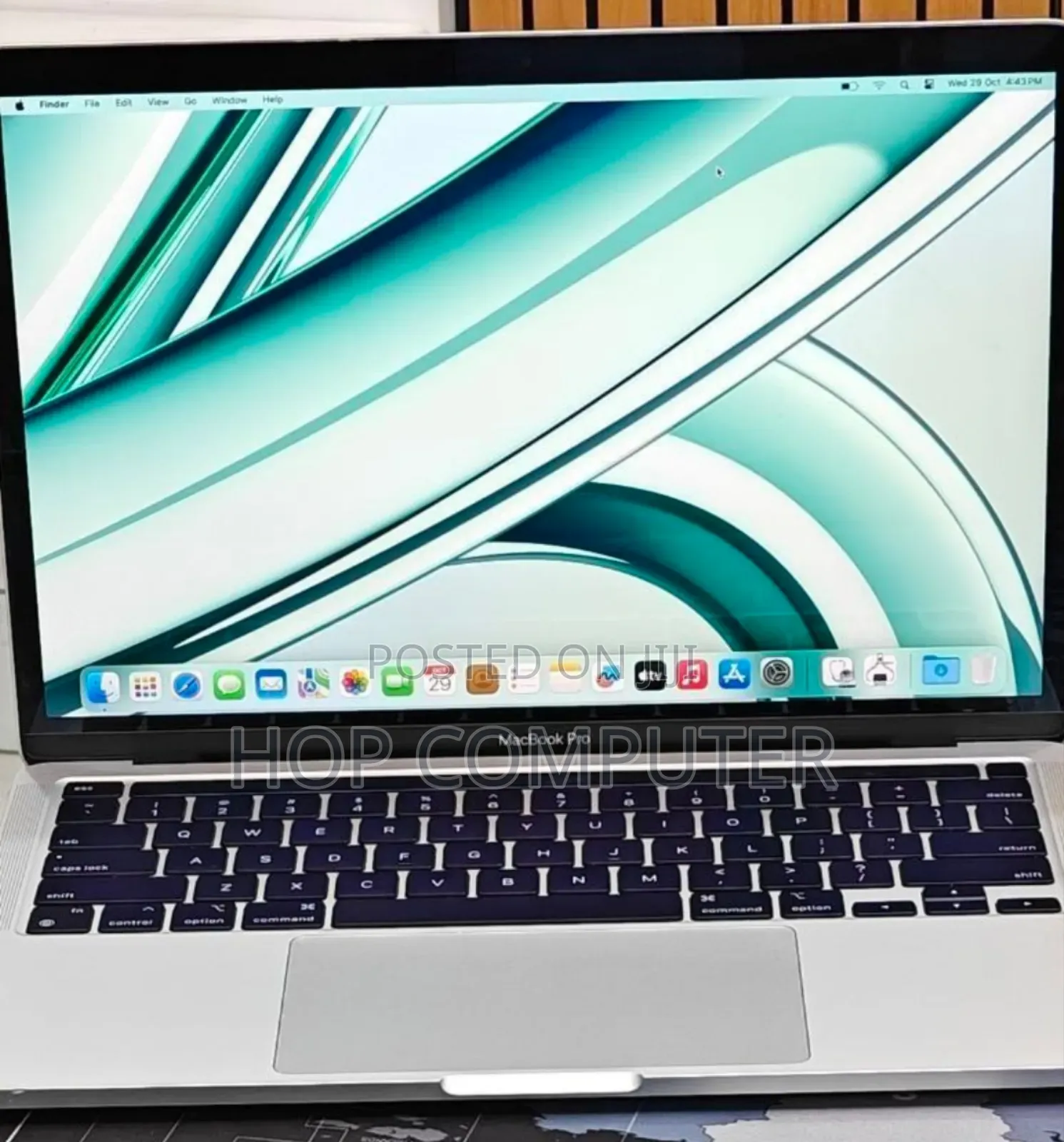 New Laptop Apple MacBook Pro 2022 M2 8GB Apple M2 SSD 256GB