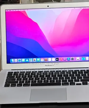 New Laptop Apple MacBook Pro 2017 8GB Intel Core I7 SSD 512GB