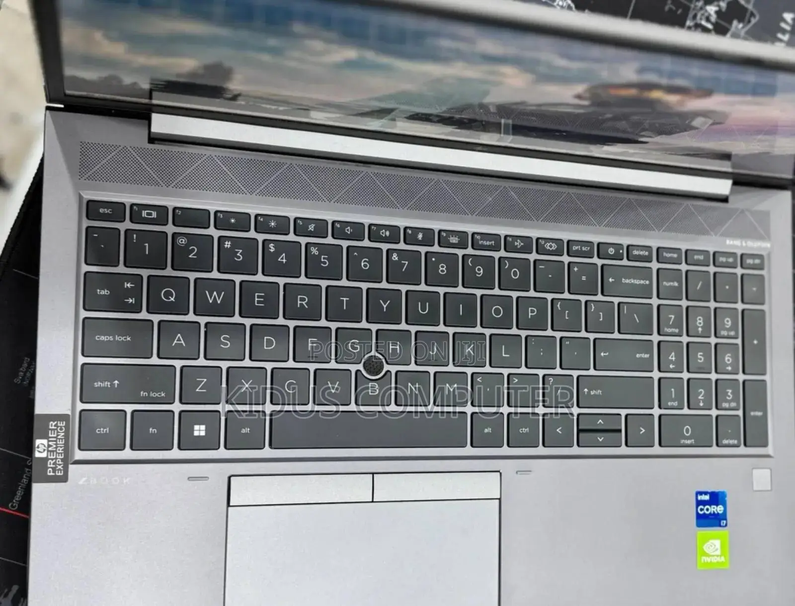 New Laptop HP ZBook Firefly G8 16GB Intel Core I7 SSD 512GB