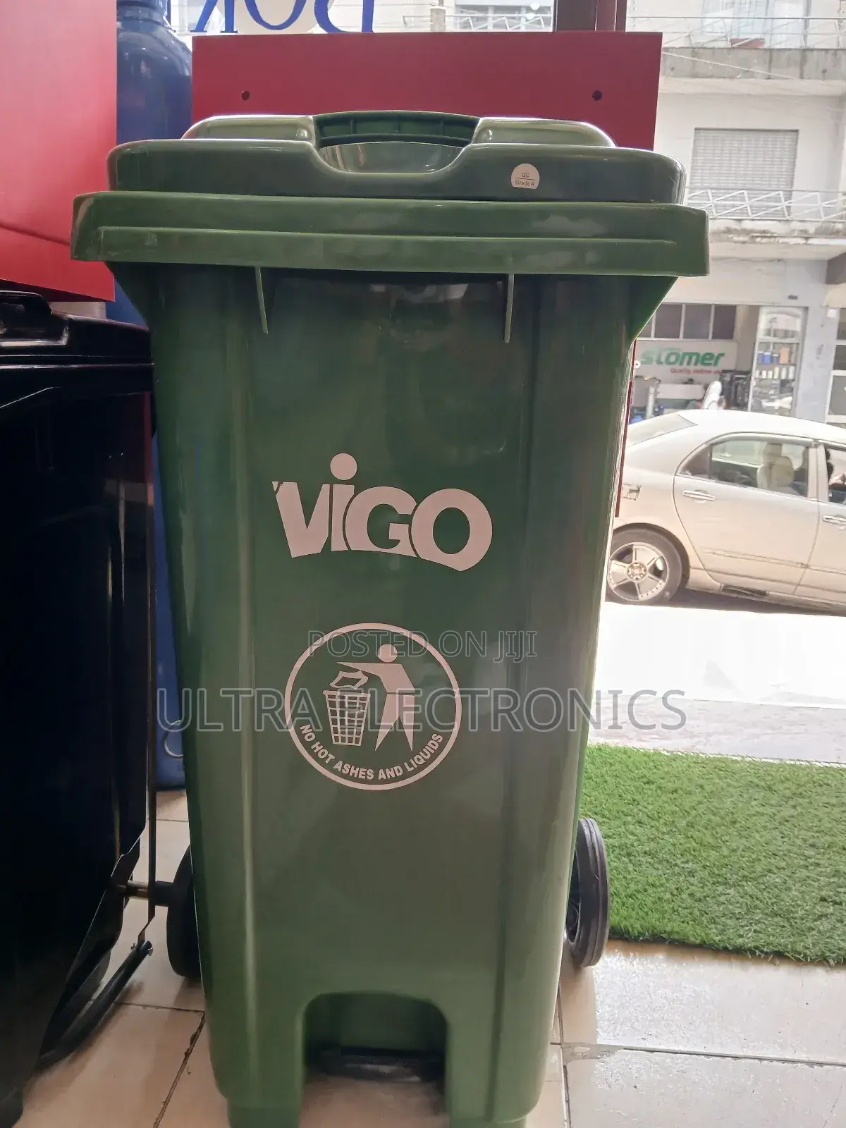 Vigo Plastic Wheeled Waste Container.