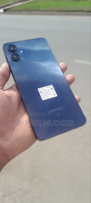 Photo - New Samsung Galaxy A06 64 GB Blue