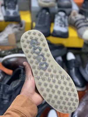 Ecco Men's Black Leather With White Sole (Price Offer)