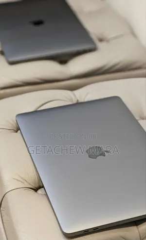 New Laptop Apple MacBook Pro 2019 16GB Intel Core I7 SSD 256GB