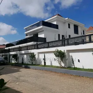 Furnished 12bdrm House in Bole for sale