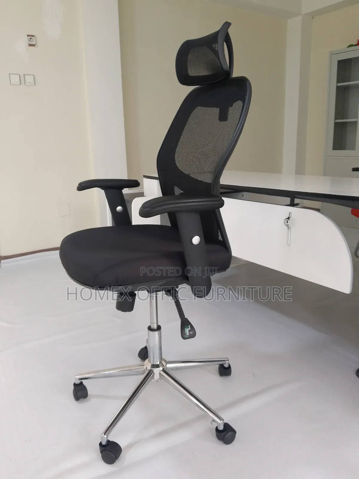 የቢሮ ወንበር Managerial Chair [Black]