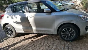 Suzuki Swift 2022 Silver