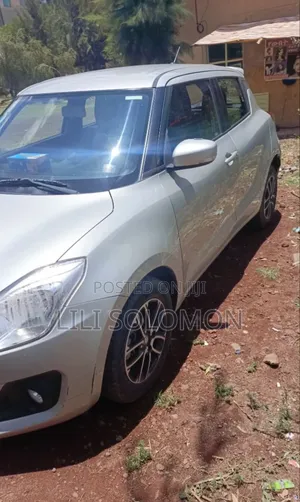 Suzuki Swift 2022 Silver