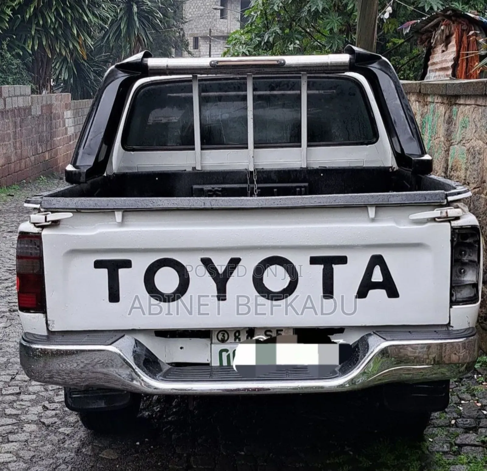 Toyota Hilux 2004 White