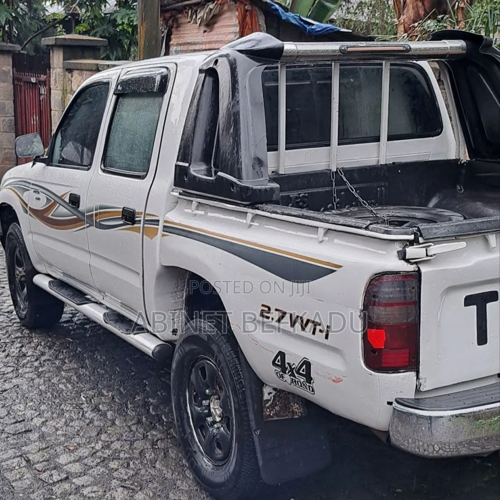 Toyota Hilux 2004 White