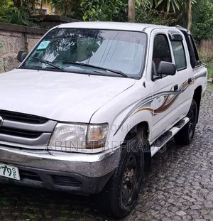 Toyota Hilux 2004 White