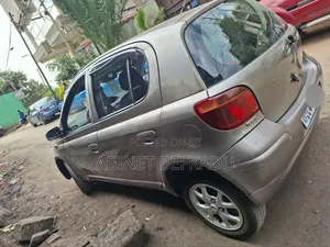 Toyota Vitz 1.0 FWD 5dr 2004 Gray