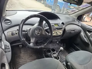 Toyota Vitz 1.0 FWD 5dr 2004 Gray