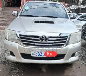 Toyota Hilux 2012 Gold