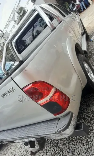 Toyota Hilux 2012 Gold