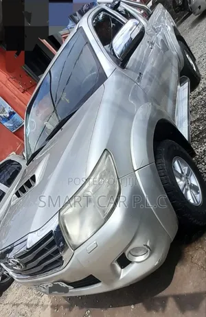 Toyota Hilux 2012 Gold