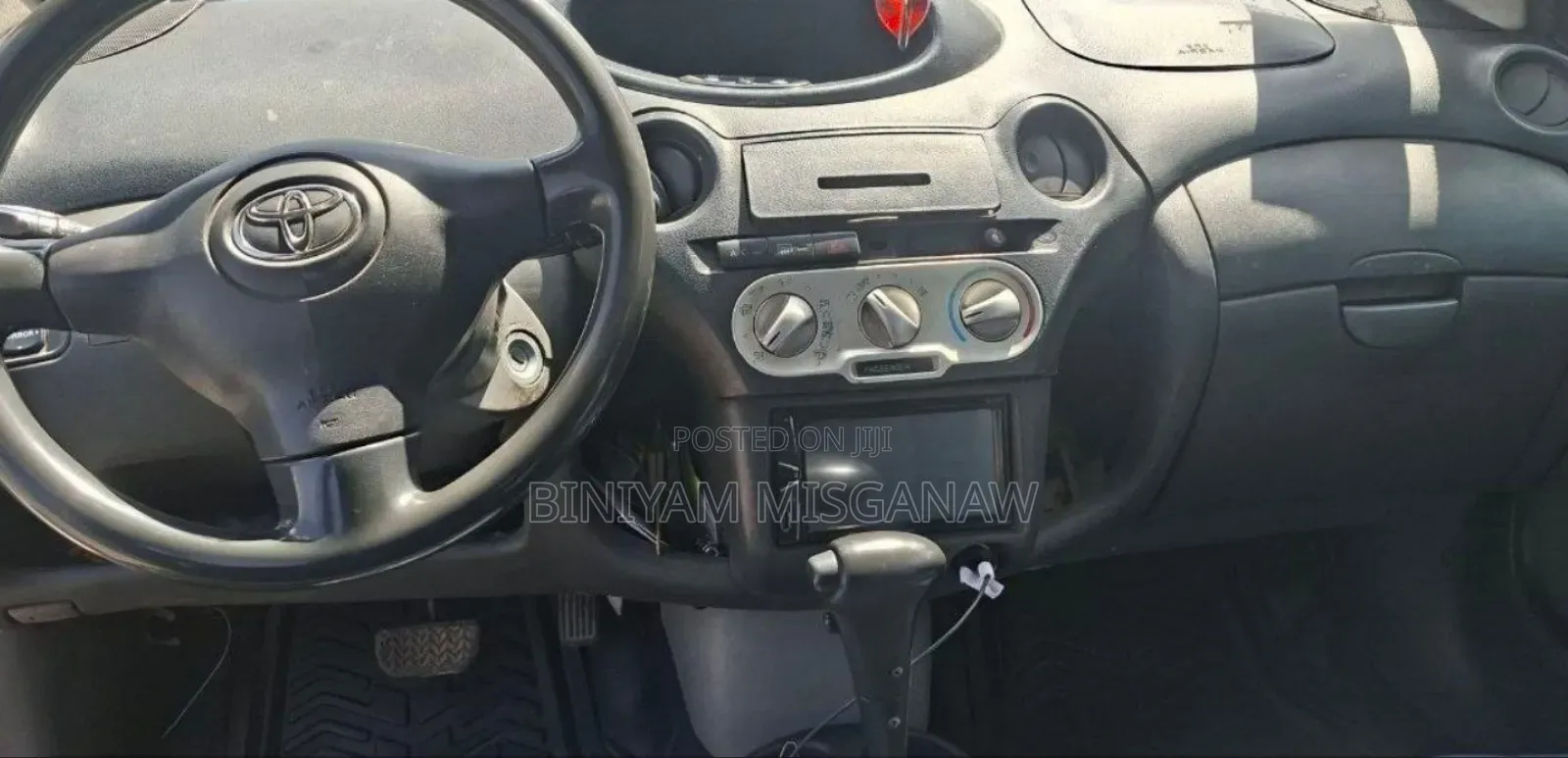 Toyota Vitz 2004 Blue