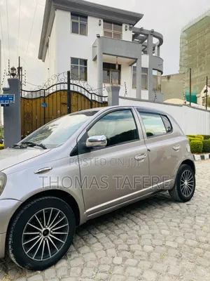 Toyota Vitz 2001 Silver