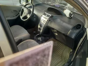 Toyota Yaris 2006 Gold