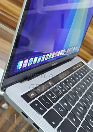 New Laptop Apple MacBook Pro 2019 8GB Intel Core I5 SSD 128GB