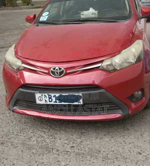 Toyota Yaris L Hatchback 5dr 2014 Red