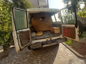 Toyota Land Cruiser 2007 White