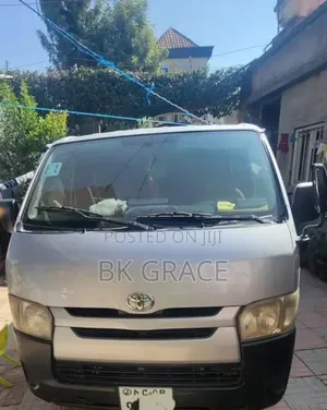 Toyota HiAce 2016 Silver