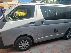 Toyota HiAce 2016 Silver