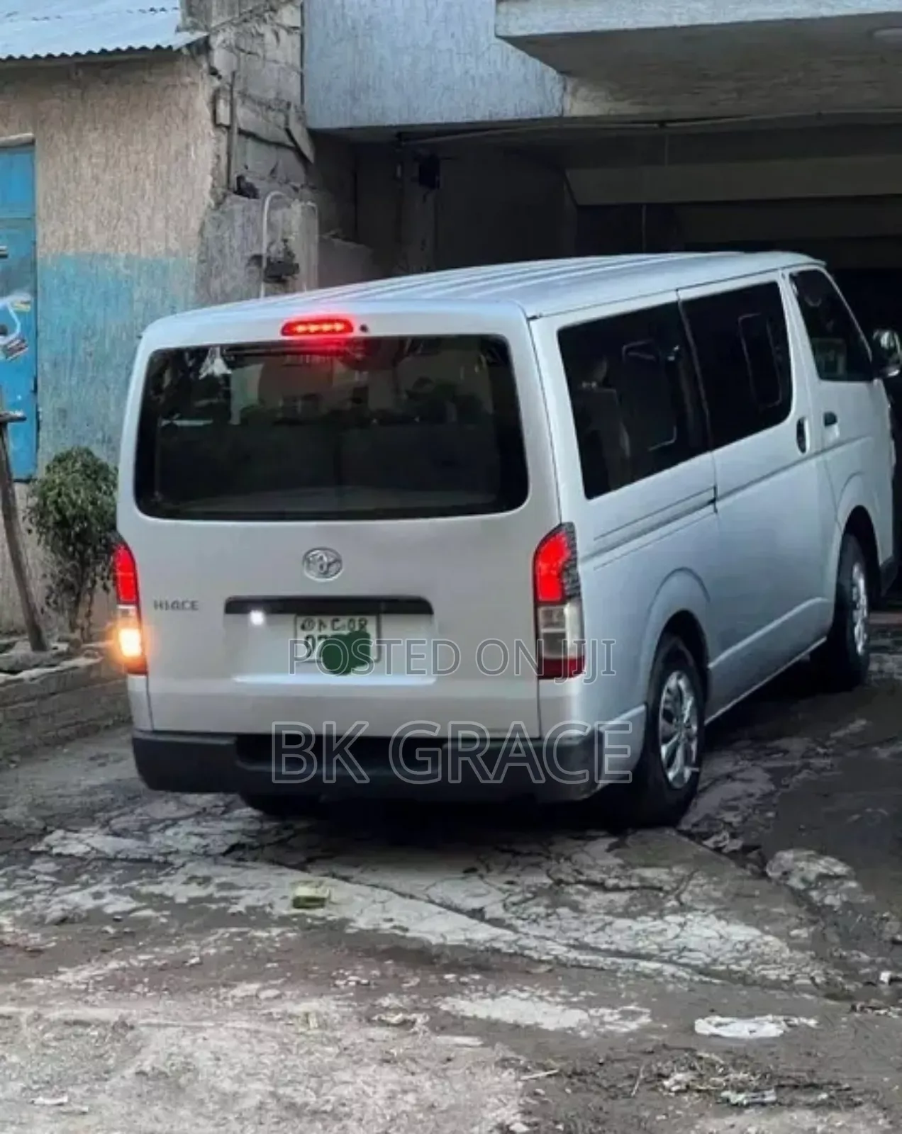 Toyota HiAce 2016 Silver