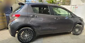 Toyota Yaris 2013 Gray