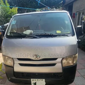 Toyota HiAce 2018 Silver