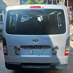 Toyota HiAce 2018 Silver