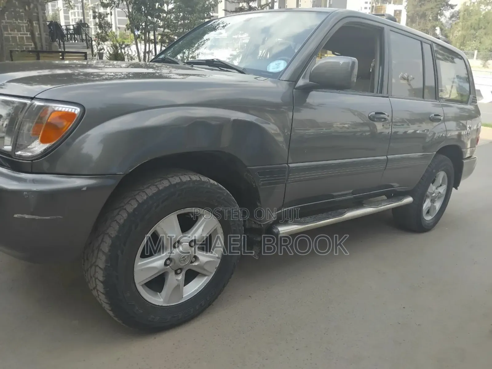 Toyota Land Cruiser 2001 Gray
