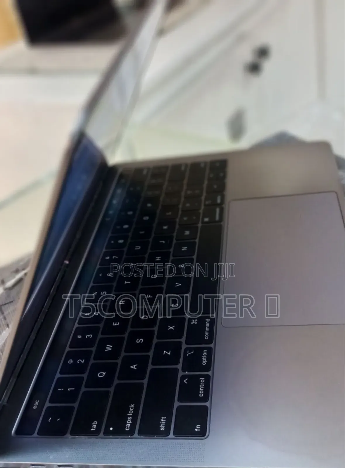 New Laptop Apple MacBook Pro 2018 8GB Intel Core I5 SSD 512GB