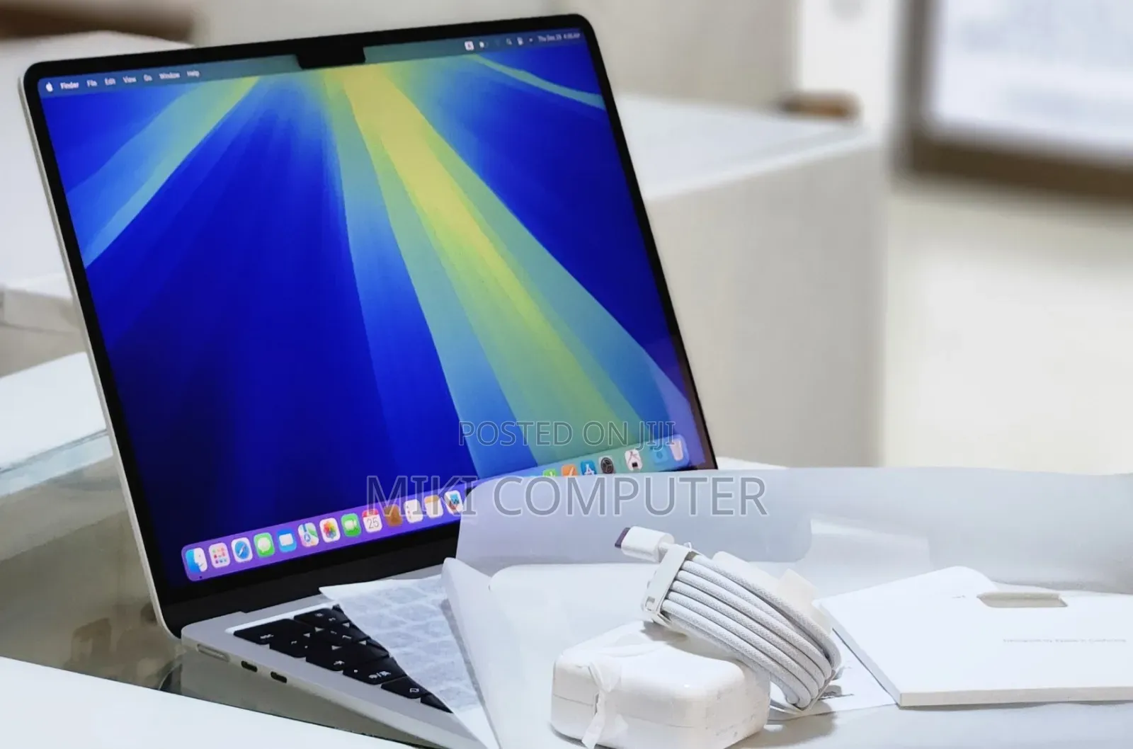 New Laptop Apple MacBook Air 2025 M4 15-Inch 16GB Intel SSD 256GB