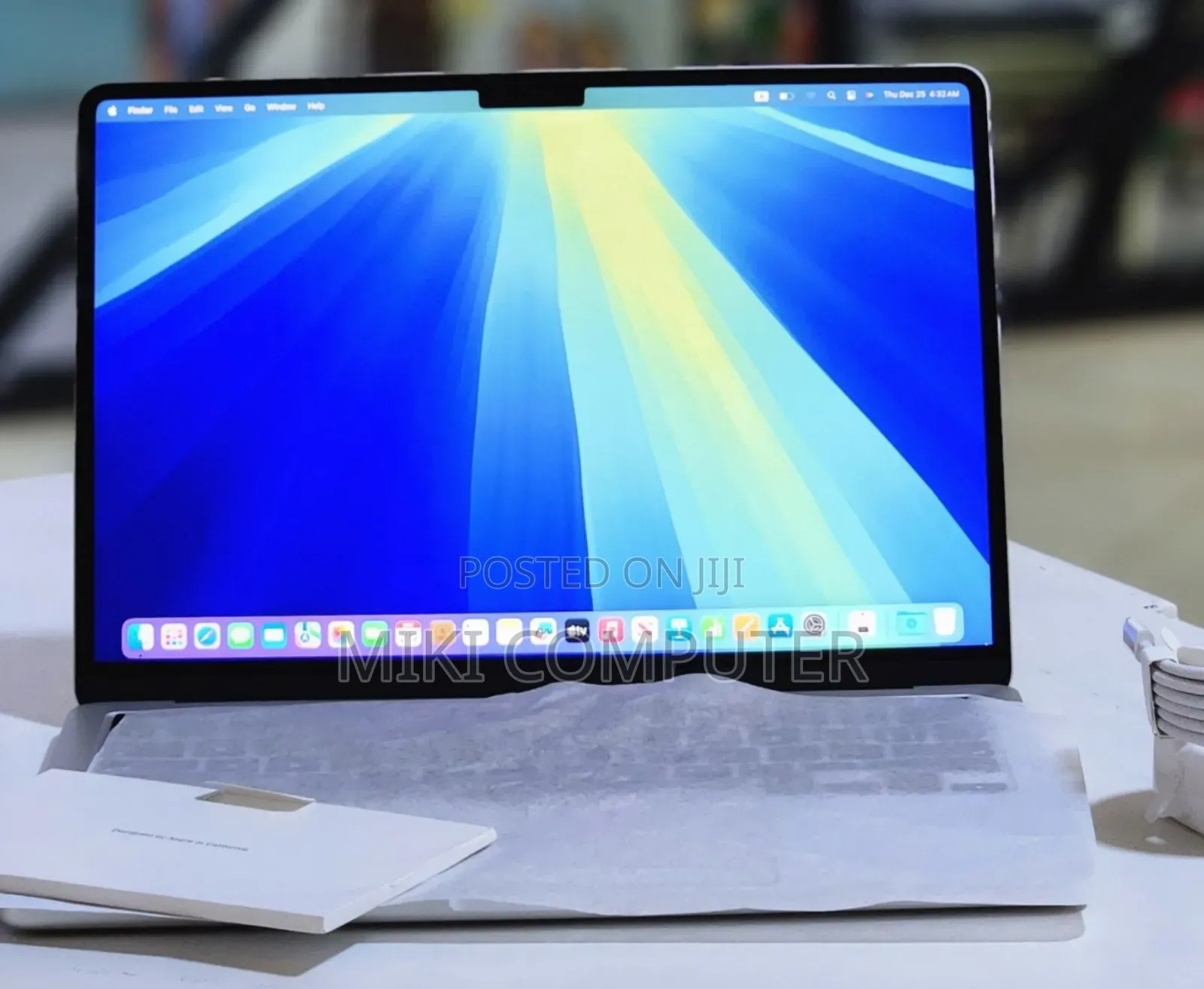 New Laptop Apple MacBook Air 2025 M4 15-Inch 16GB Intel SSD 256GB