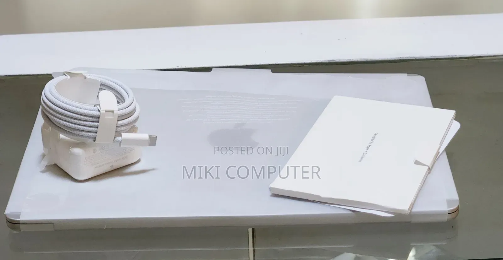 New Laptop Apple MacBook Air 2025 M4 15-Inch 16GB Intel SSD 256GB