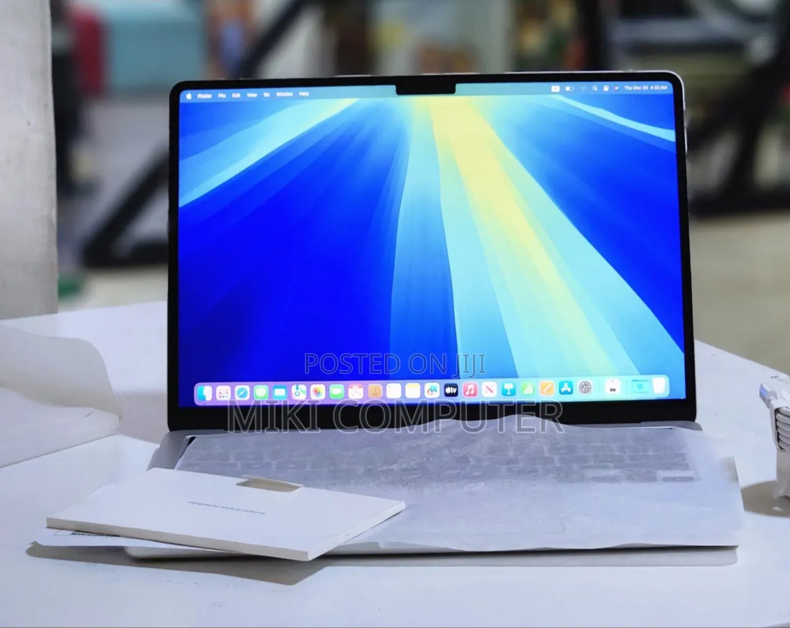 New Laptop Apple MacBook Air 2025 M4 15-Inch 16GB Intel SSD 256GB