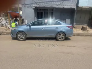 Toyota Yaris 2016 Blue