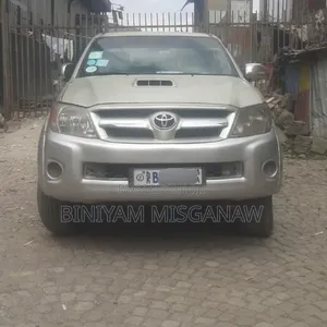 Photo - Toyota Hilux 2008 Silver