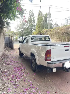 Toyota Hilux 2010 White