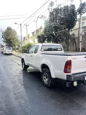 Toyota Hilux 2010 White