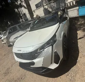 Peugeot 5008 2022 White