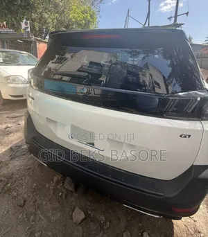 Peugeot 5008 2022 White