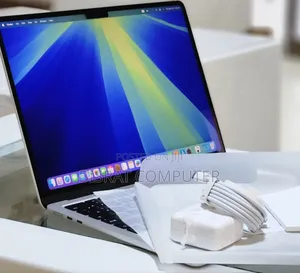 New Laptop Apple MacBook Air 2024 M3 13-inch 16GB Apple M4 SSD 256GB