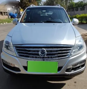 Photo - Mahindra XUV500 2011 Silver