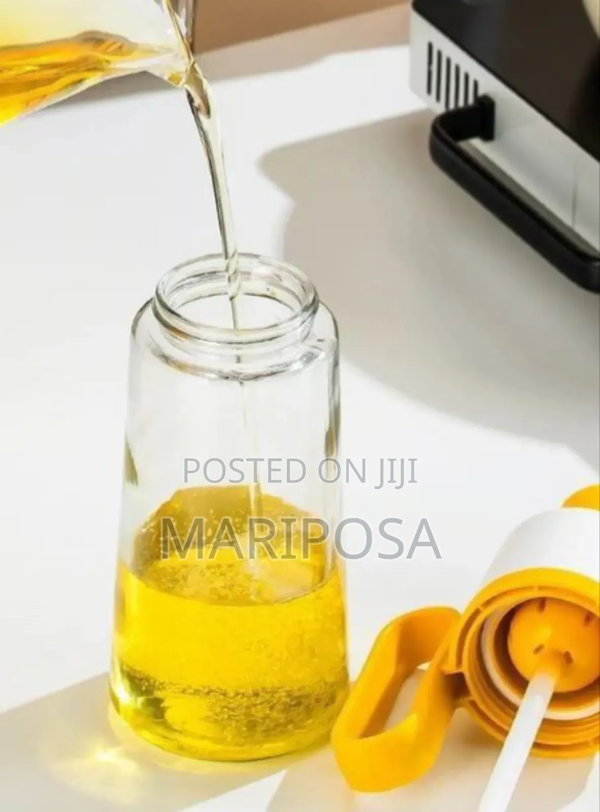 Integrated Brushing And Pouring Seasoning Bottle