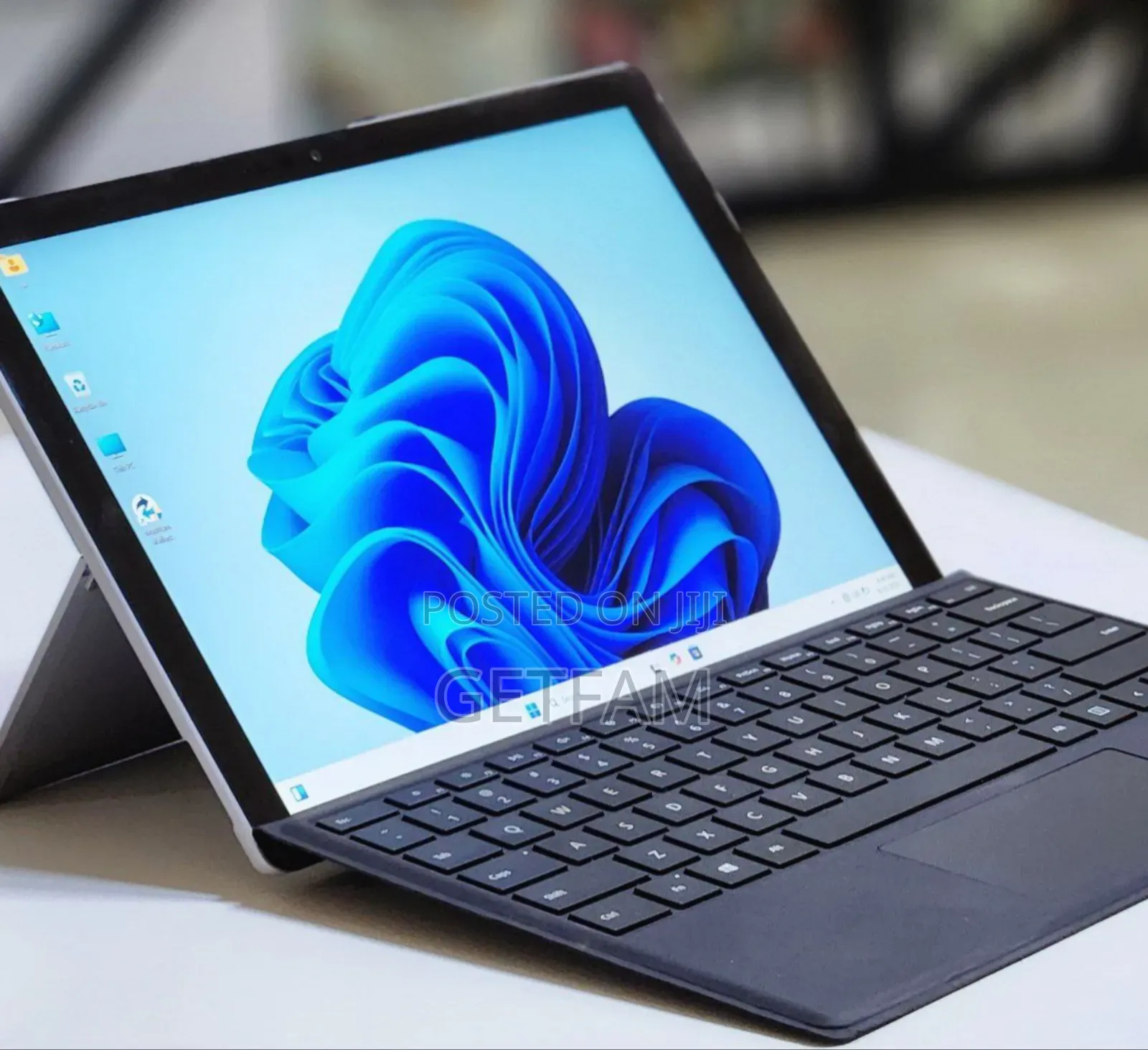 New Laptop Microsoft Surface 8GB Intel Core I7 SSD 256GB