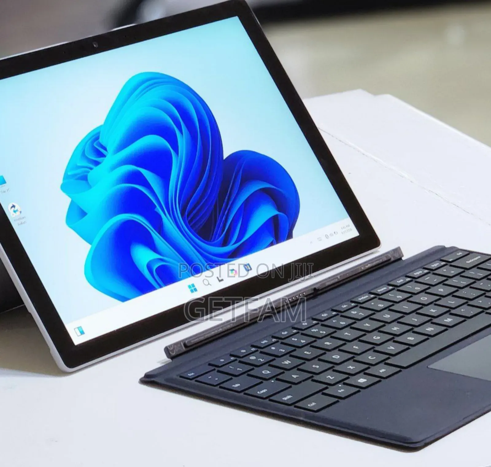 New Laptop Microsoft Surface 8GB Intel Core I7 SSD 256GB