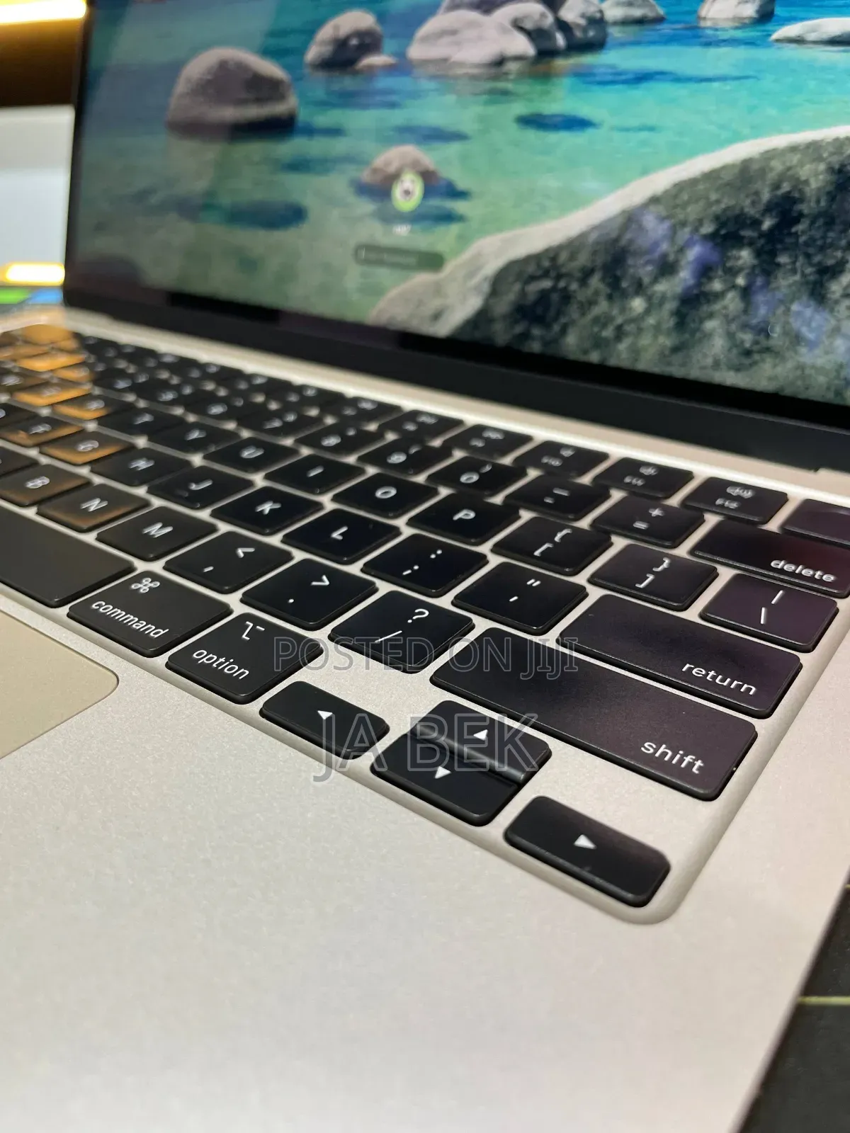 New Laptop Apple MacBook Air 2022 M2 16GB Apple M2 SSD 256GB