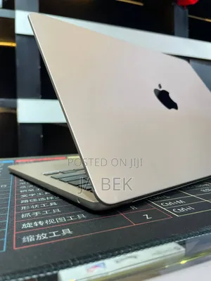 New Laptop Apple MacBook Air 2022 M2 16GB Apple M2 SSD 256GB